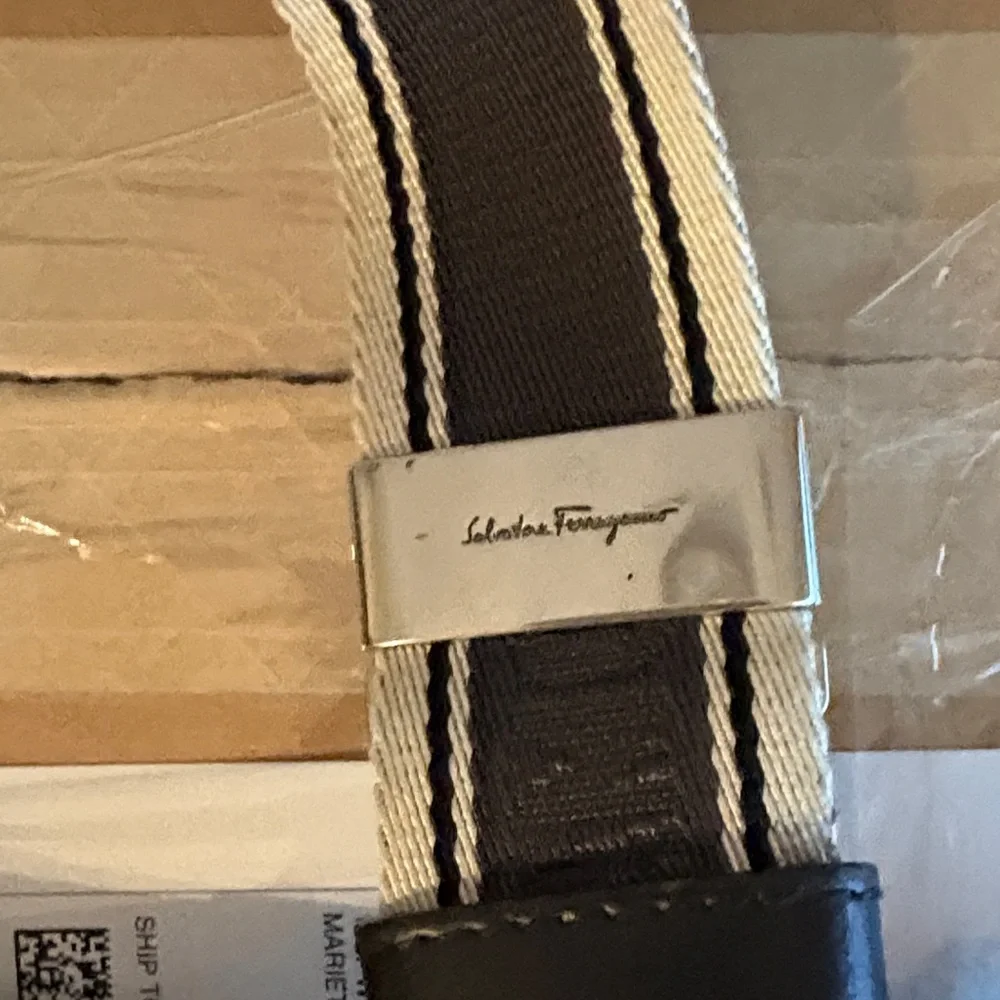 Men’s Salvatore Ferragamo black messenger (unisex)